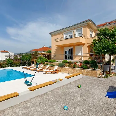 Luxury Castrum Villa