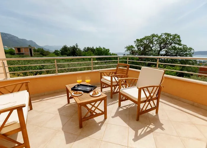 Luxury Castrum Villa *