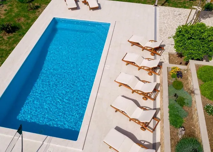 Luxury Castrum Villa *