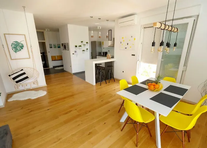 Luxury Castrum Villa *