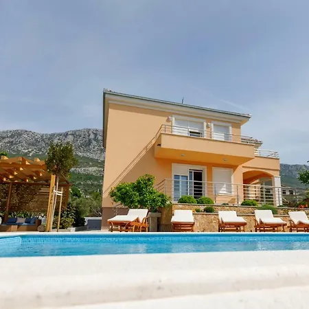 Luxury Castrum Villa Kastela