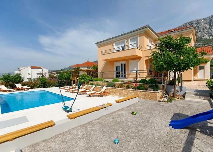 Luxury Castrum Villa